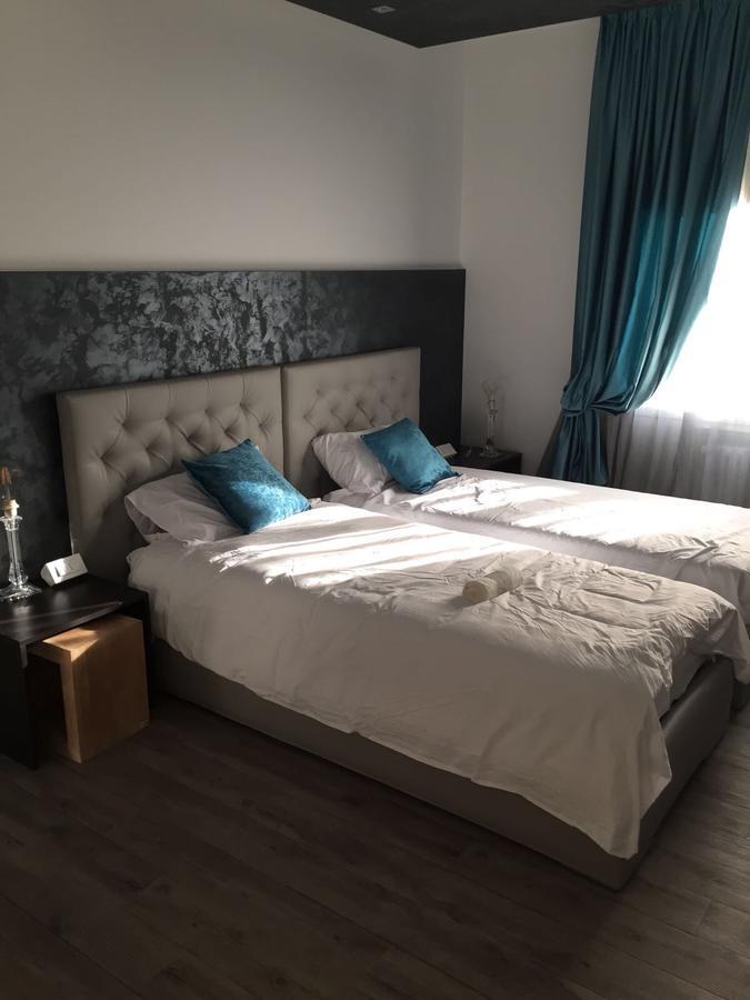 Double A Guest house *